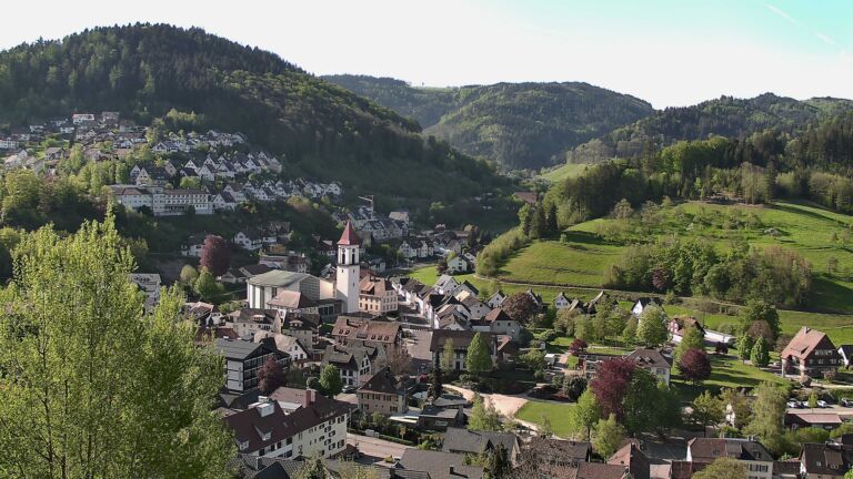 Dieses Bild zeigt eine Webcam-Aufnahme von Ottenhöfen, aufgenommen am Montag, den 27.04.2026 um 09:10 Uhr