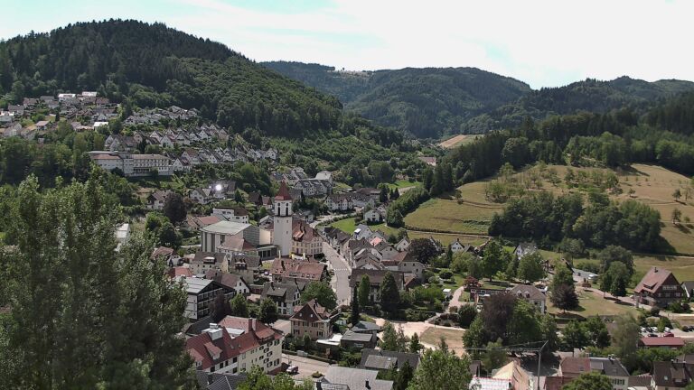 Dieses Bild zeigt eine Webcam-Aufnahme von Ottenhöfen, aufgenommen am Montag, den 13.07.2026 um 11:50 Uhr