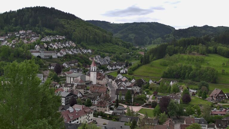 Dieses Bild zeigt eine Webcam-Aufnahme von Ottenhöfen, aufgenommen am Sonntag, den 03.05.2026 um 10:20 Uhr