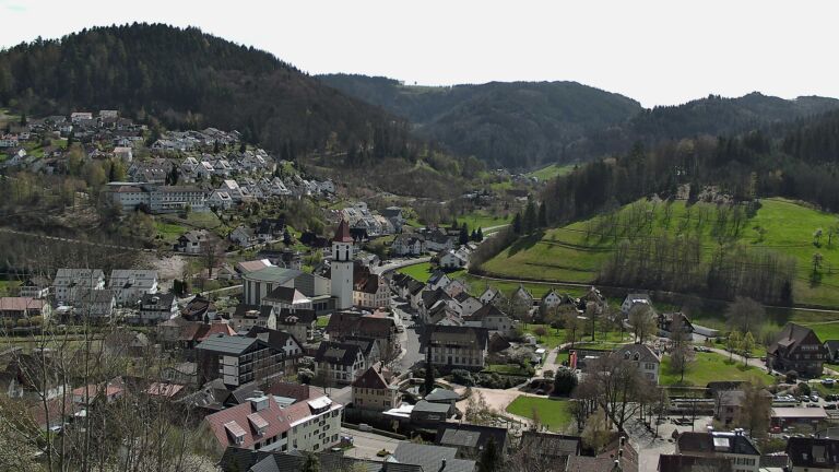 Dieses Bild zeigt eine Webcam-Aufnahme von Ottenhöfen, aufgenommen am Montag, den 06.04.2026 um 14:00 Uhr