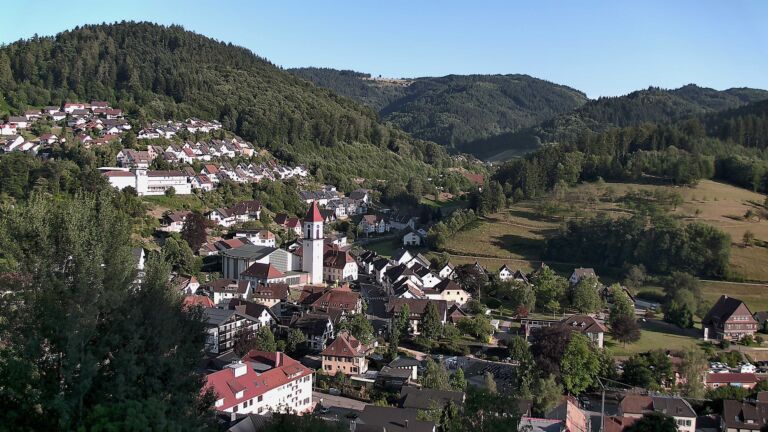 Dieses Bild zeigt eine Webcam-Aufnahme von Ottenhöfen, aufgenommen am Samstag, den 11.07.2026 um 19:30 Uhr