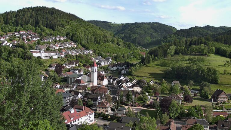 Dieses Bild zeigt eine Webcam-Aufnahme von Ottenhöfen, aufgenommen am Donnerstag, den 21.05.2026 um 18:40 Uhr