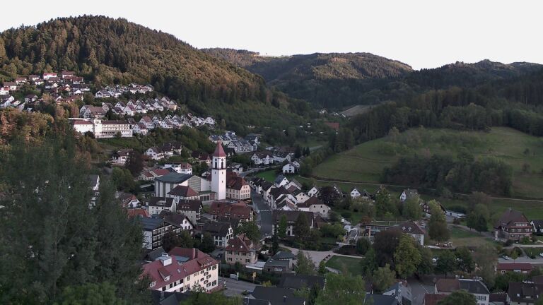 Dieses Bild zeigt eine Webcam-Aufnahme von Ottenhöfen, aufgenommen am Dienstag, den 15.09.2026 um 19:00 Uhr