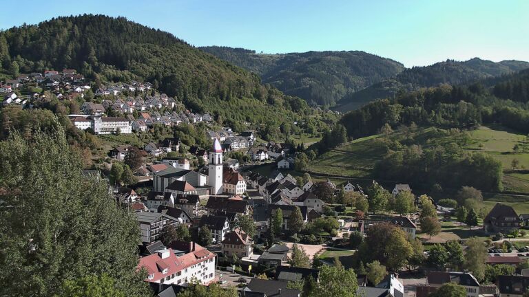 Dieses Bild zeigt eine Webcam-Aufnahme von Ottenhöfen, aufgenommen am Freitag, den 25.09.2026 um 16:30 Uhr