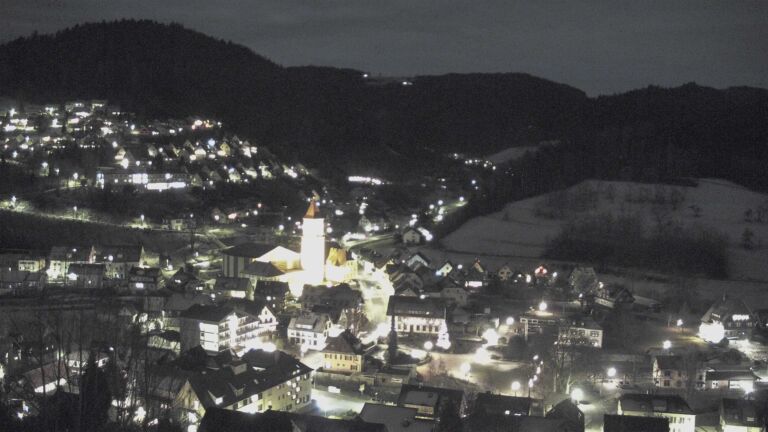 Dieses Bild zeigt eine Webcam-Aufnahme von Ottenhöfen, aufgenommen am Donnerstag, den 01.01.2026 um 18:50 Uhr