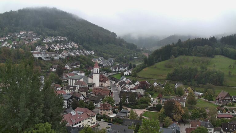 Dieses Bild zeigt eine Webcam-Aufnahme von Ottenhöfen, aufgenommen am Sonntag, den 18.10.2026 um 15:30 Uhr