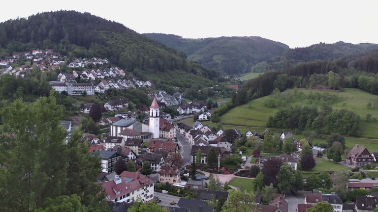 Dieses Bild zeigt eine Webcam-Aufnahme von Ottenhöfen, aufgenommen am Sonntag, den 17.05.2026 um 05:40 Uhr