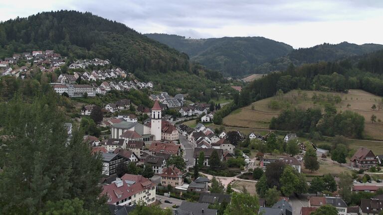 Dieses Bild zeigt eine Webcam-Aufnahme von Ottenhöfen, aufgenommen am Dienstag, den 25.08.2026 um 16:50 Uhr
