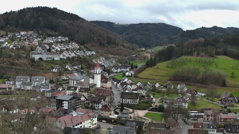 Dieses Bild zeigt eine Webcam-Aufnahme von Ottenhöfen, aufgenommen am Mittwoch, den 25.03.2026 um 17:00 Uhr