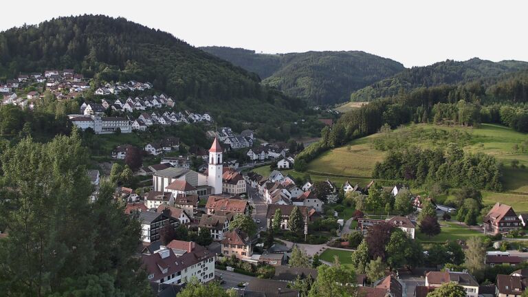 Dieses Bild zeigt eine Webcam-Aufnahme von Ottenhöfen, aufgenommen am Montag, den 08.06.2026 um 06:50 Uhr