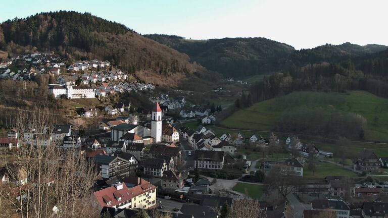 Dieses Bild zeigt eine Webcam-Aufnahme von Ottenhöfen, aufgenommen am Freitag, den 27.02.2026 um 17:10 Uhr