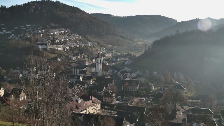 Dieses Bild zeigt eine Webcam-Aufnahme von Ottenhöfen, aufgenommen am Montag, den 15.12.2025 um 14:20 Uhr