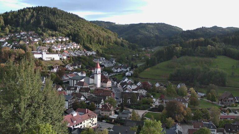 Dieses Bild zeigt eine Webcam-Aufnahme von Ottenhöfen, aufgenommen am Donnerstag, den 22.10.2026 um 17:30 Uhr