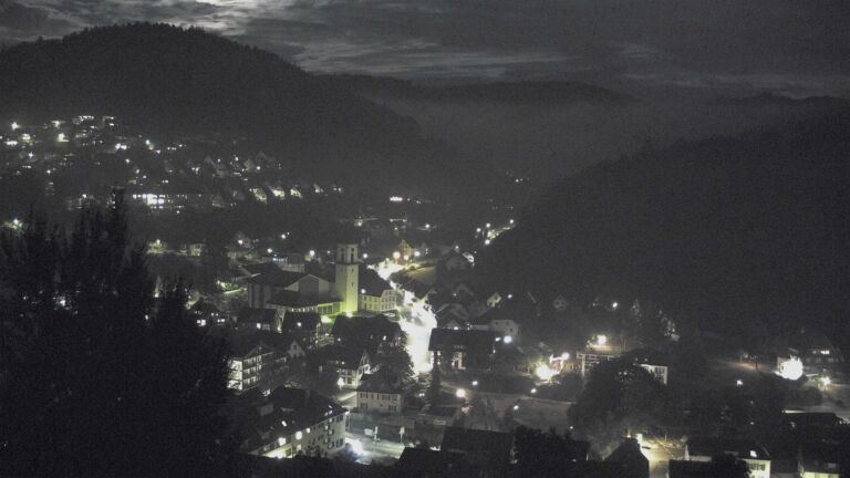Dieses Bild zeigt eine Webcam-Aufnahme von Ottenhöfen, aufgenommen am Dienstag, den 25.08.2026 um 21:30 Uhr