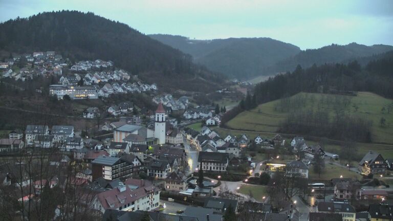 Dieses Bild zeigt eine Webcam-Aufnahme von Ottenhöfen, aufgenommen am Dienstag, den 27.01.2026 um 17:30 Uhr