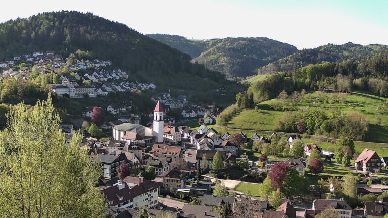 Dieses Bild zeigt eine Webcam-Aufnahme von Ottenhöfen, aufgenommen am Samstag, den 25.04.2026 um 08:40 Uhr