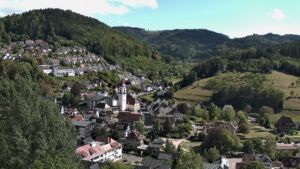 Dieses Bild zeigt eine Webcam-Aufnahme von Ottenhöfen, aufgenommen am Montag, den 31.08.2026 um 16:00 Uhr