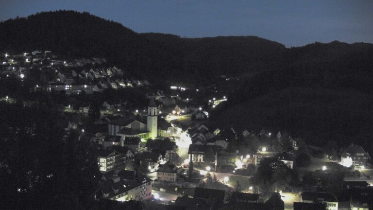 Dieses Bild zeigt eine Webcam-Aufnahme von Ottenhöfen, aufgenommen am Montag, den 04.05.2026 um 05:00 Uhr