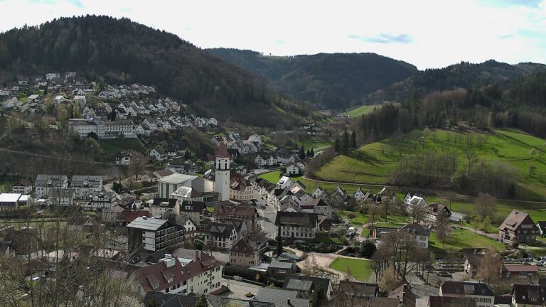 Dieses Bild zeigt eine Webcam-Aufnahme von Ottenhöfen, aufgenommen am Sonntag, den 05.04.2026 um 10:50 Uhr