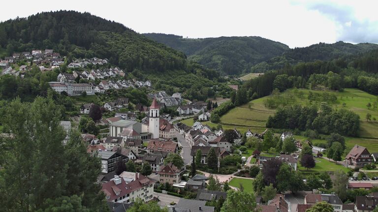 Dieses Bild zeigt eine Webcam-Aufnahme von Ottenhöfen, aufgenommen am Mittwoch, den 10.06.2026 um 11:00 Uhr