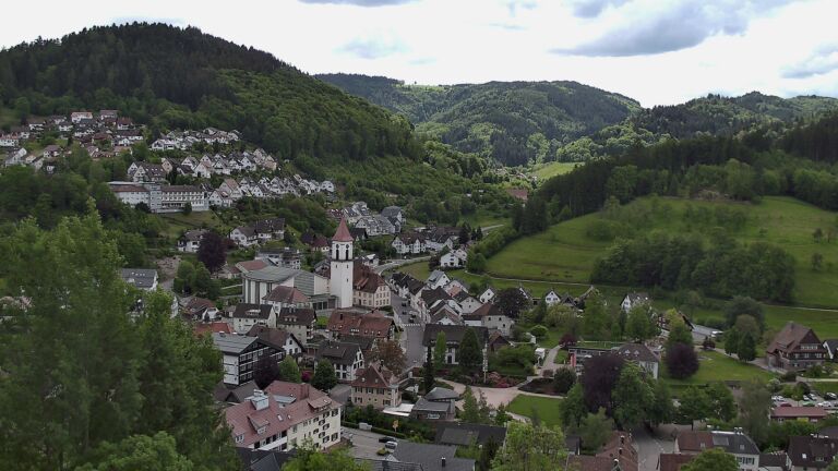 Dieses Bild zeigt eine Webcam-Aufnahme von Ottenhöfen, aufgenommen am Sonntag, den 17.05.2026 um 12:40 Uhr