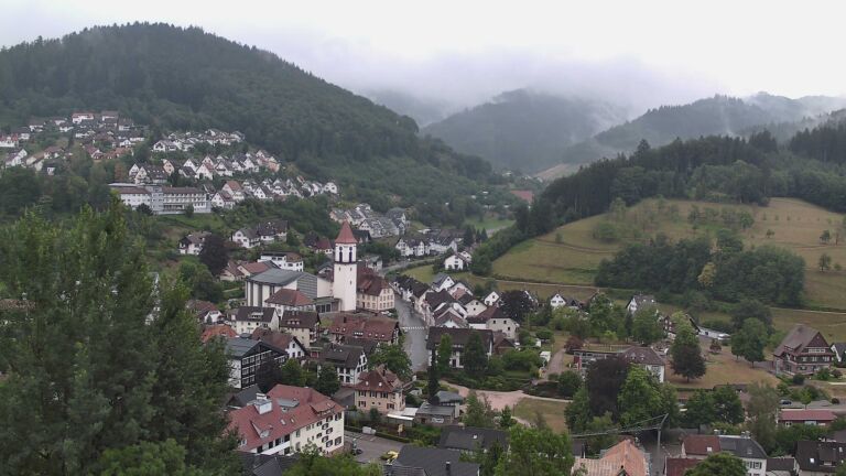 Dieses Bild zeigt eine Webcam-Aufnahme von Ottenhöfen, aufgenommen am Sonntag, den 19.07.2026 um 07:10 Uhr