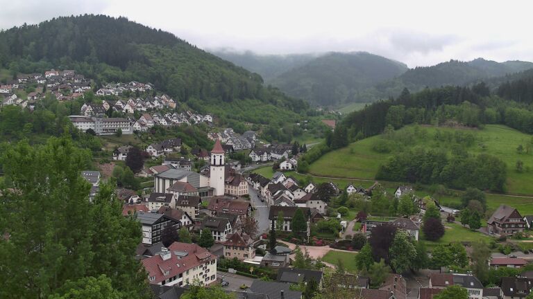 Dieses Bild zeigt eine Webcam-Aufnahme von Ottenhöfen, aufgenommen am Dienstag, den 05.05.2026 um 15:00 Uhr