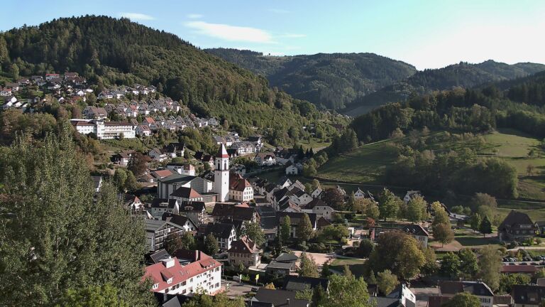 Dieses Bild zeigt eine Webcam-Aufnahme von Ottenhöfen, aufgenommen am Sonntag, den 27.09.2026 um 16:50 Uhr