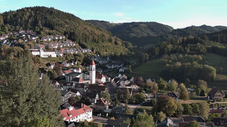 Dieses Bild zeigt eine Webcam-Aufnahme von Ottenhöfen, aufgenommen am Samstag, den 26.09.2026 um 18:00 Uhr