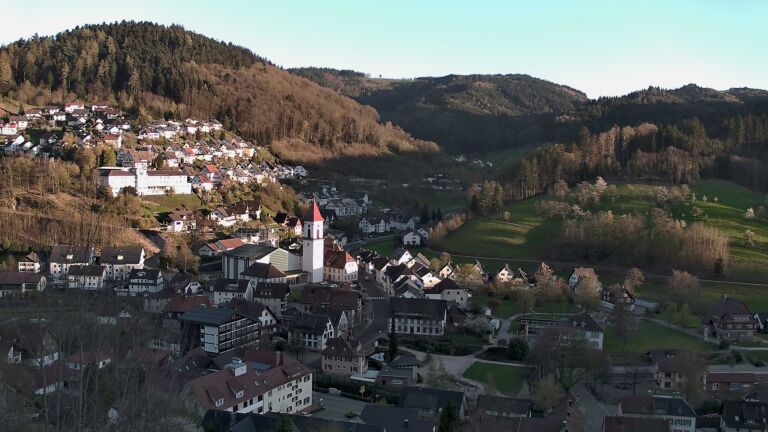 Dieses Bild zeigt eine Webcam-Aufnahme von Ottenhöfen, aufgenommen am Mittwoch, den 08.04.2026 um 19:20 Uhr