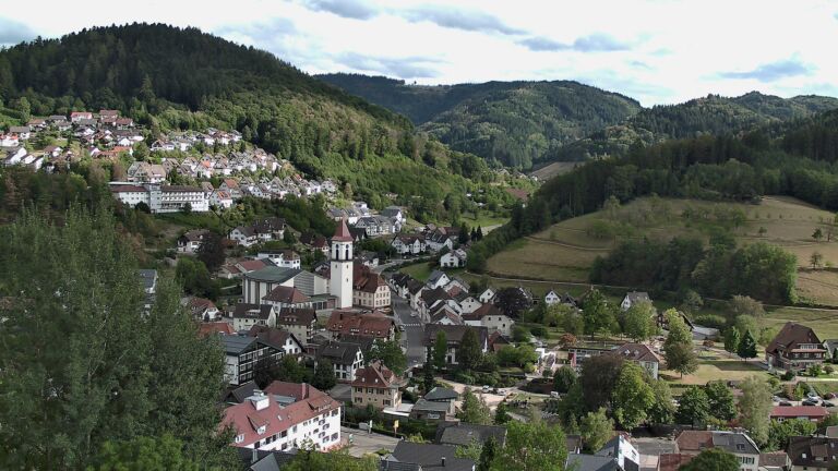 Dieses Bild zeigt eine Webcam-Aufnahme von Ottenhöfen, aufgenommen am Samstag, den 29.08.2026 um 17:30 Uhr