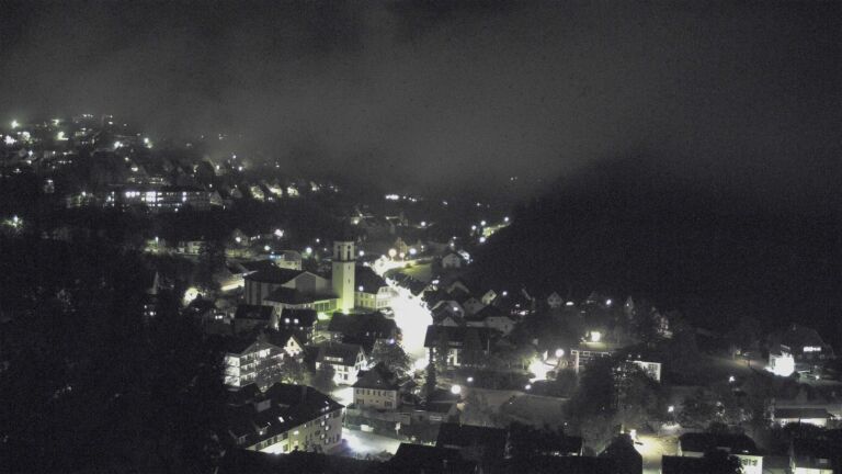 Dieses Bild zeigt eine Webcam-Aufnahme von Ottenhöfen, aufgenommen am Sonntag, den 18.10.2026 um 21:30 Uhr