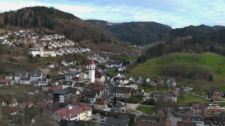 Dieses Bild zeigt eine Webcam-Aufnahme von Ottenhöfen, aufgenommen am Freitag, den 03.04.2026 um 19:30 Uhr