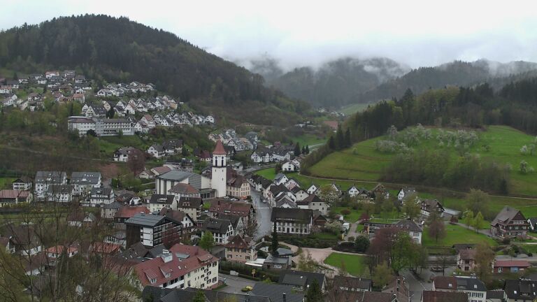 Dieses Bild zeigt eine Webcam-Aufnahme von Ottenhöfen, aufgenommen am Sonntag, den 12.04.2026 um 15:20 Uhr