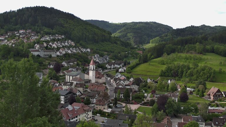 Dieses Bild zeigt eine Webcam-Aufnahme von Ottenhöfen, aufgenommen am Mittwoch, den 13.05.2026 um 07:50 Uhr