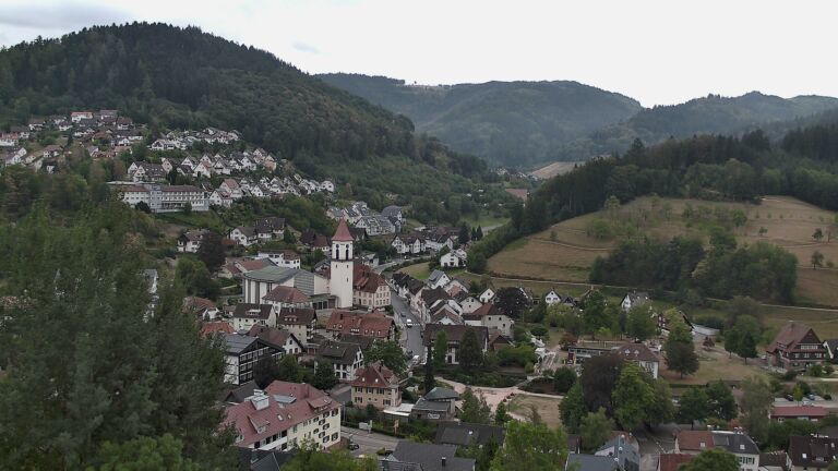 Dieses Bild zeigt eine Webcam-Aufnahme von Ottenhöfen, aufgenommen am Dienstag, den 25.08.2026 um 12:10 Uhr