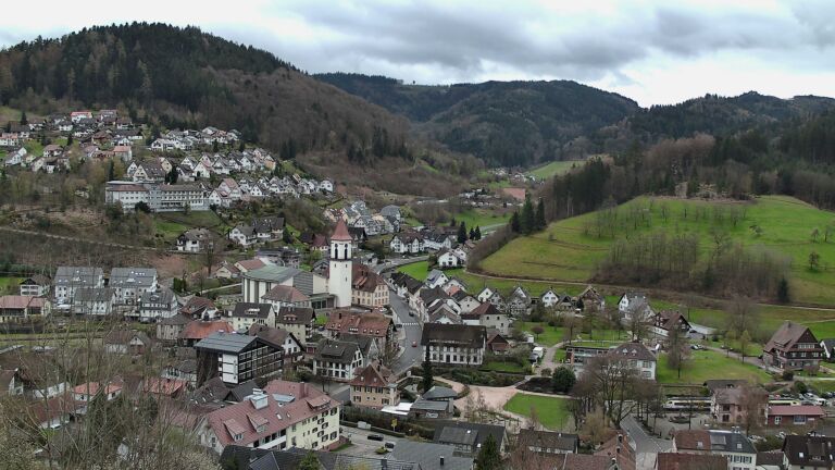 Dieses Bild zeigt eine Webcam-Aufnahme von Ottenhöfen, aufgenommen am Samstag, den 04.04.2026 um 14:30 Uhr