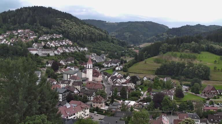 Dieses Bild zeigt eine Webcam-Aufnahme von Ottenhöfen, aufgenommen am Freitag, den 19.06.2026 um 20:40 Uhr