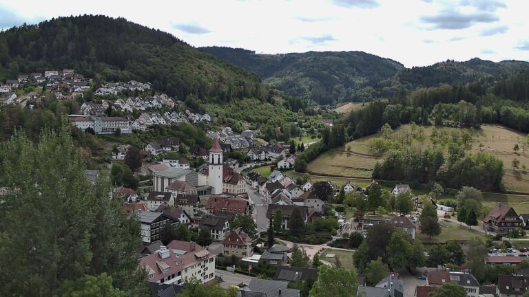 Dieses Bild zeigt eine Webcam-Aufnahme von Ottenhöfen, aufgenommen am Samstag, den 29.08.2026 um 13:10 Uhr