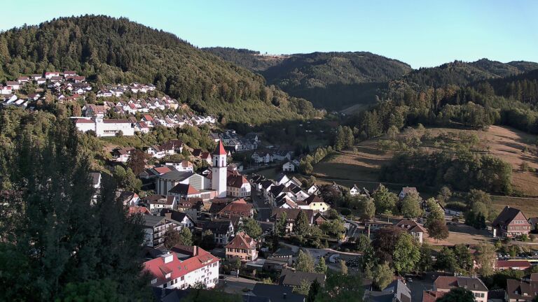 Dieses Bild zeigt eine Webcam-Aufnahme von Ottenhöfen, aufgenommen am Donnerstag, den 13.08.2026 um 19:40 Uhr