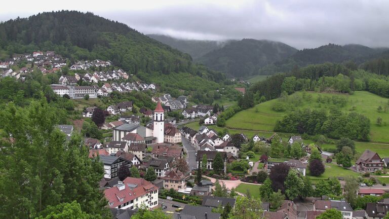 Dieses Bild zeigt eine Webcam-Aufnahme von Ottenhöfen, aufgenommen am Montag, den 11.05.2026 um 11:00 Uhr