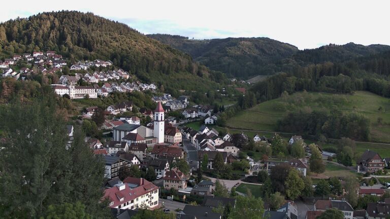 Dieses Bild zeigt eine Webcam-Aufnahme von Ottenhöfen, aufgenommen am Freitag, den 18.09.2026 um 19:00 Uhr