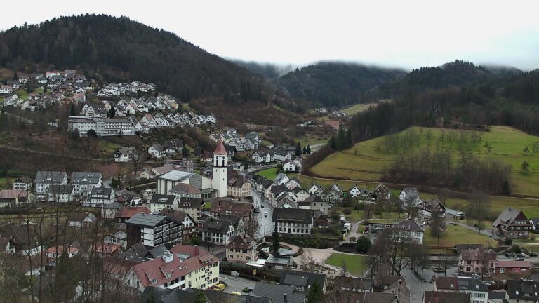 Dieses Bild zeigt eine Webcam-Aufnahme von Ottenhöfen, aufgenommen am Dienstag, den 17.02.2026 um 13:30 Uhr