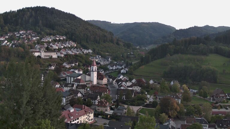 Dieses Bild zeigt eine Webcam-Aufnahme von Ottenhöfen, aufgenommen am Montag, den 19.10.2026 um 18:10 Uhr
