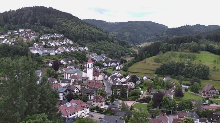 Dieses Bild zeigt eine Webcam-Aufnahme von Ottenhöfen, aufgenommen am Samstag, den 13.06.2026 um 05:50 Uhr