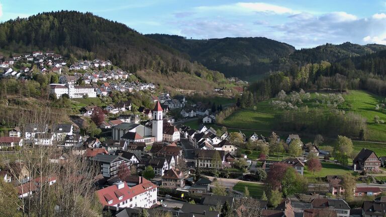 Dieses Bild zeigt eine Webcam-Aufnahme von Ottenhöfen, aufgenommen am Donnerstag, den 16.04.2026 um 18:50 Uhr