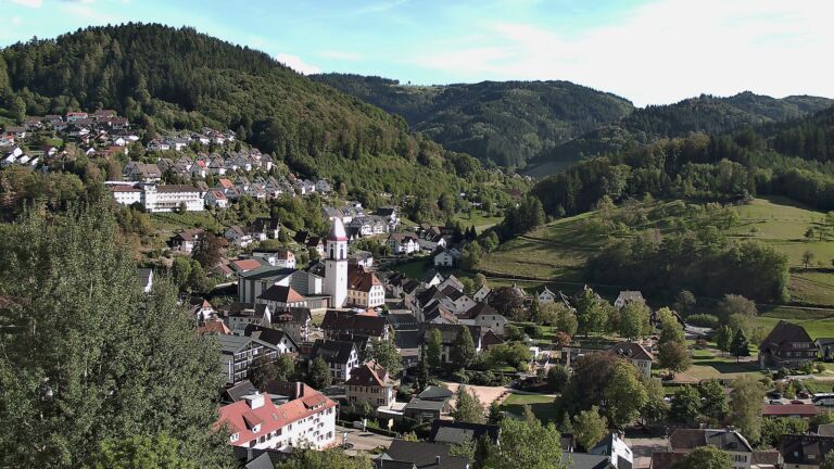 Dieses Bild zeigt eine Webcam-Aufnahme von Ottenhöfen, aufgenommen am Montag, den 14.09.2026 um 16:50 Uhr