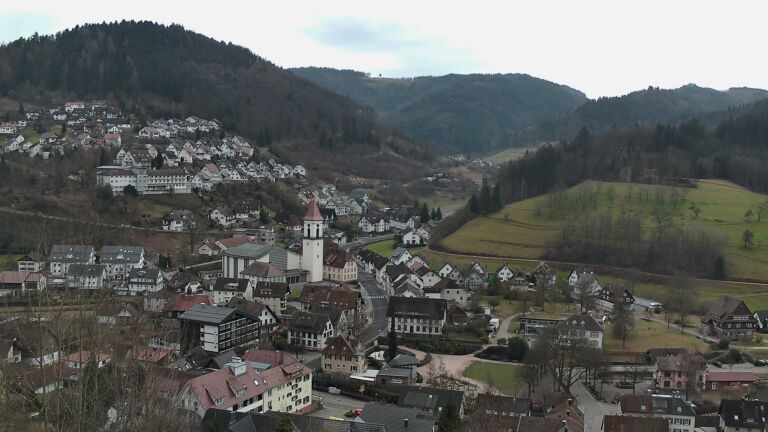 Dieses Bild zeigt eine Webcam-Aufnahme von Ottenhöfen, aufgenommen am Montag, den 09.02.2026 um 13:10 Uhr