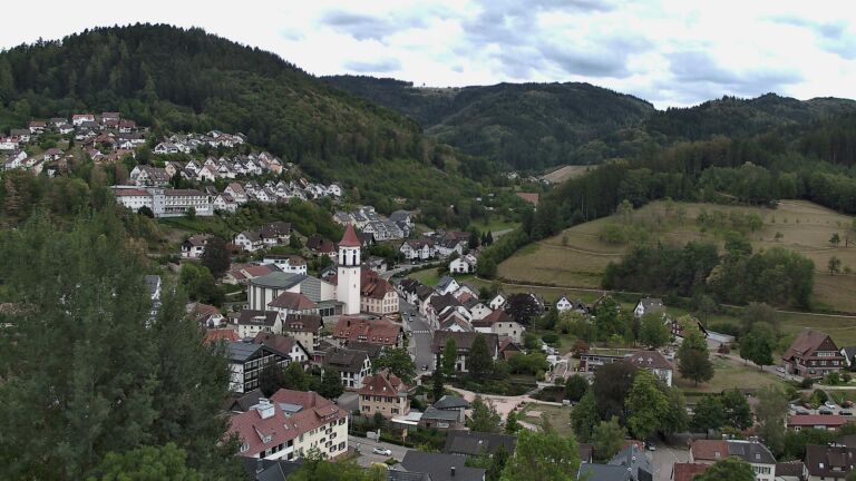 Dieses Bild zeigt eine Webcam-Aufnahme von Ottenhöfen, aufgenommen am Samstag, den 29.08.2026 um 17:00 Uhr