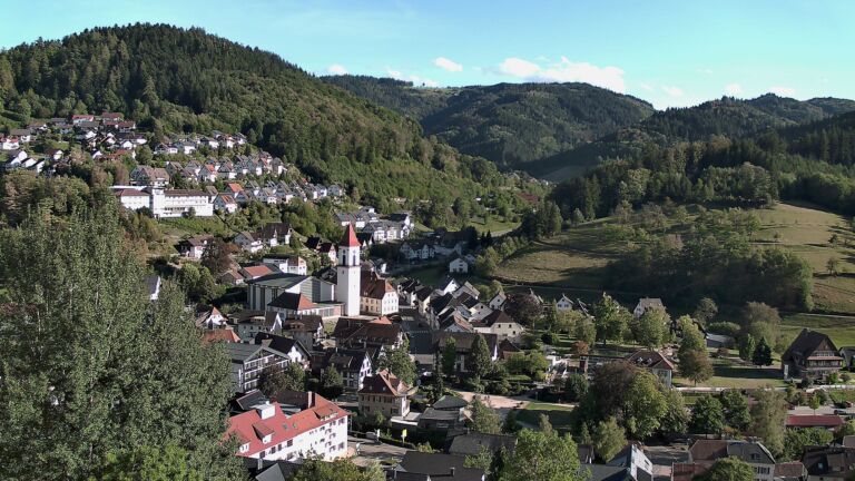 Dieses Bild zeigt eine Webcam-Aufnahme von Ottenhöfen, aufgenommen am Samstag, den 05.09.2026 um 17:50 Uhr